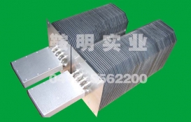 Rail locomotive heat pipe radiator